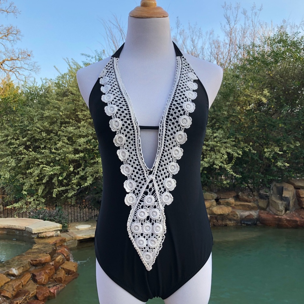 Wassivo Black and White One Piece Bikini